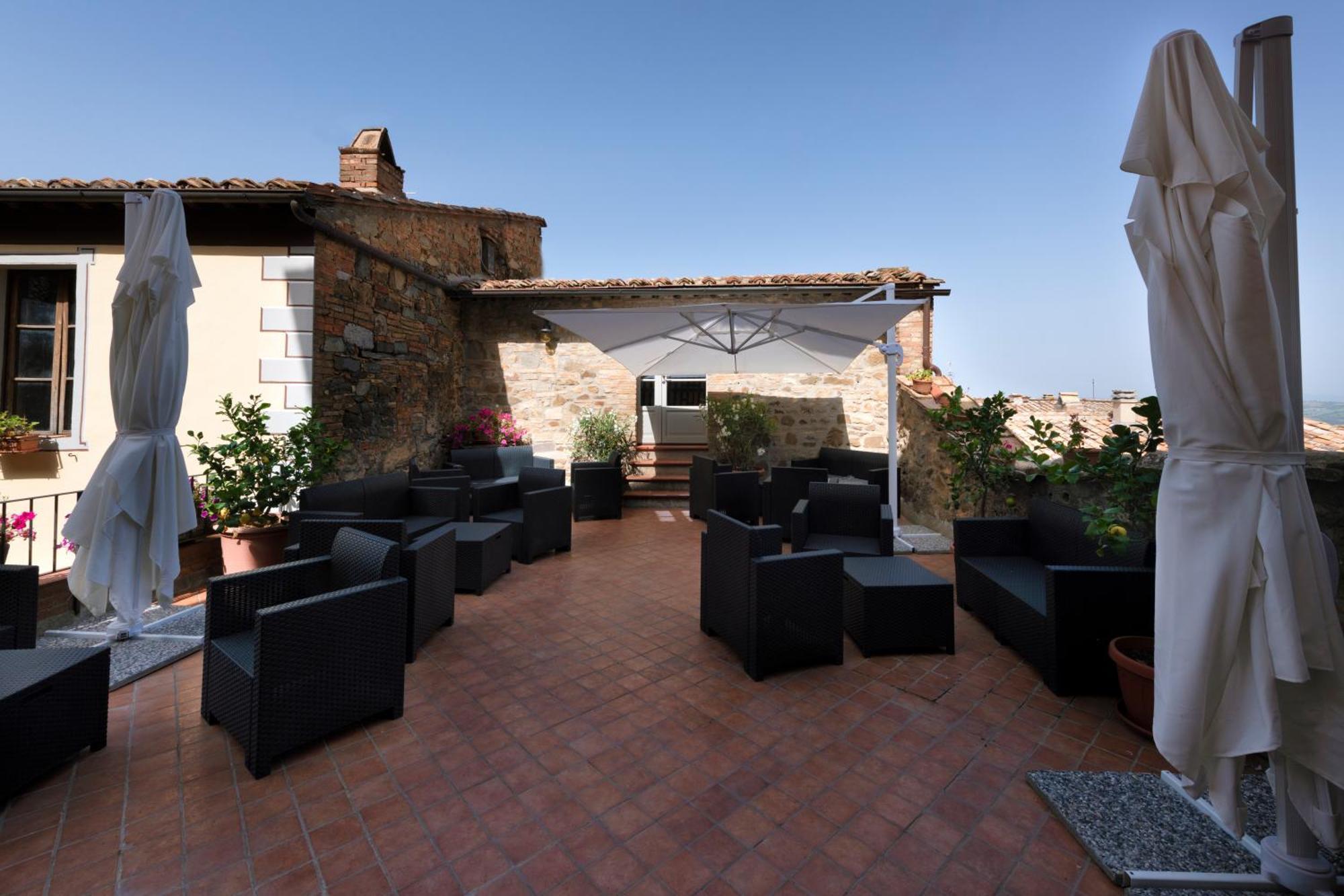 Il Palazzo Del Cardinale Bed & Breakfast มอนตาลชิโน ภายนอก รูปภาพ