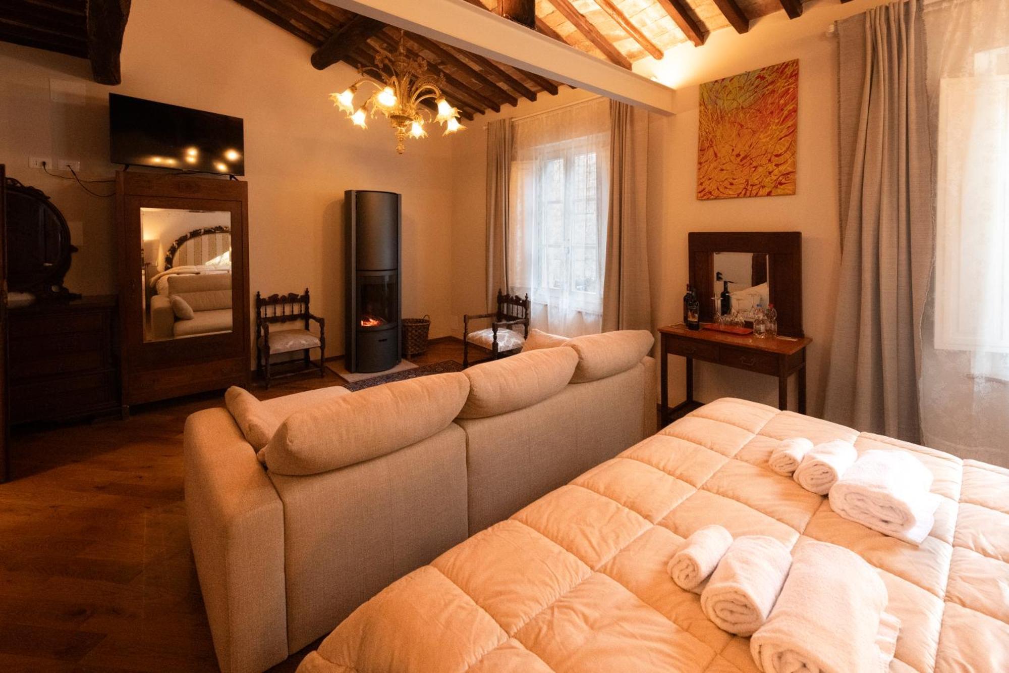 Il Palazzo Del Cardinale Bed & Breakfast มอนตาลชิโน ภายนอก รูปภาพ