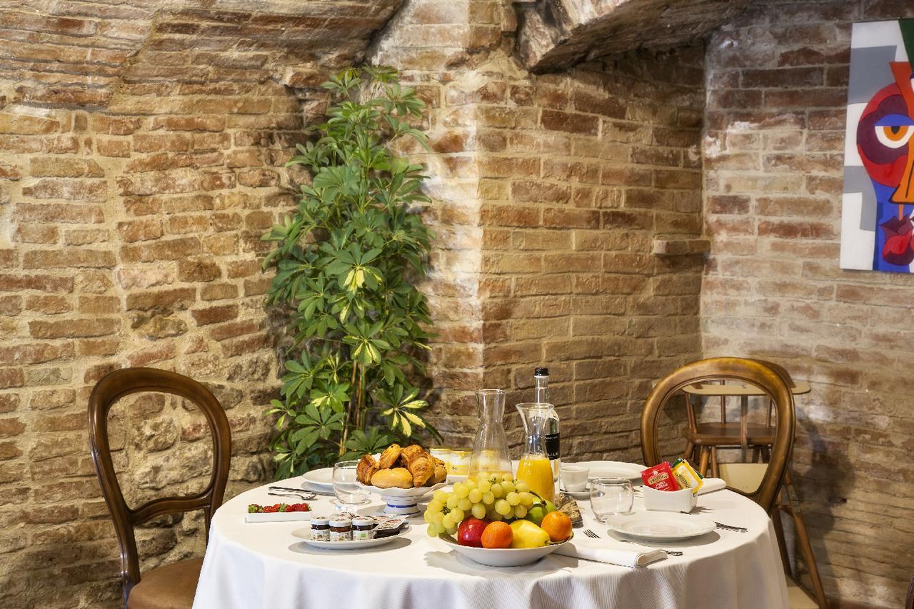 Il Palazzo Del Cardinale Bed & Breakfast มอนตาลชิโน ภายนอก รูปภาพ