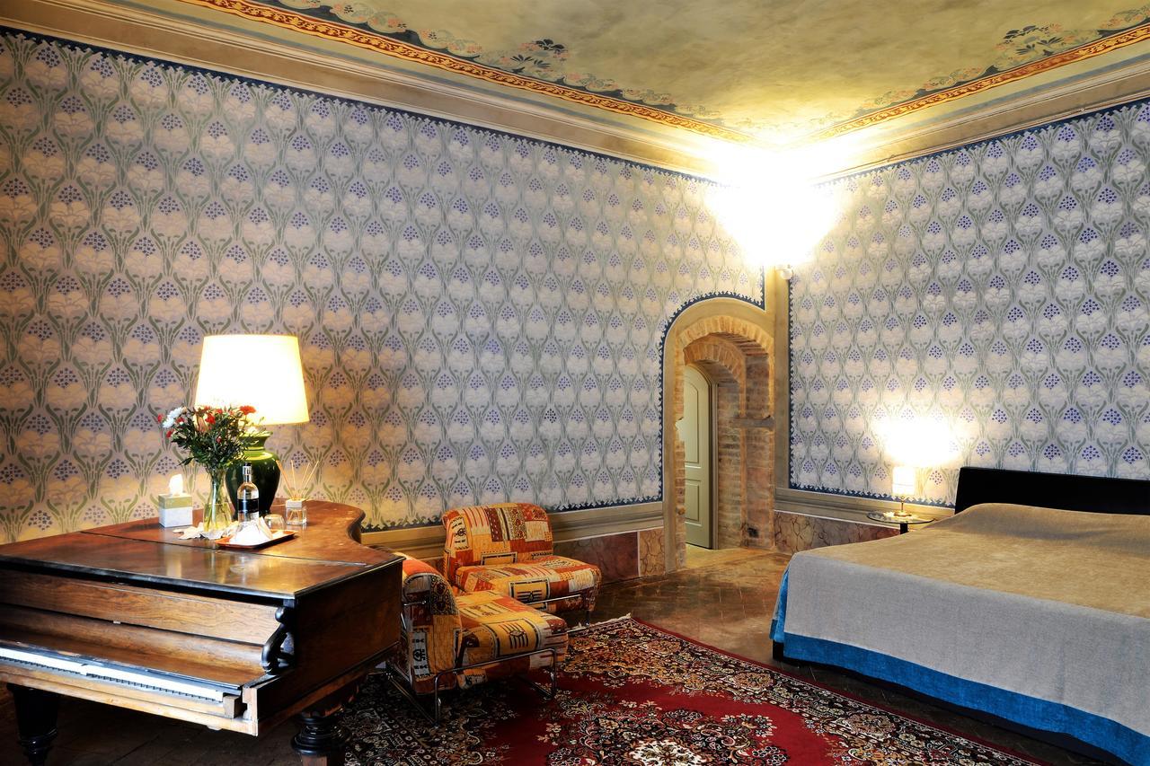 Il Palazzo Del Cardinale Bed & Breakfast มอนตาลชิโน ห้อง รูปภาพ