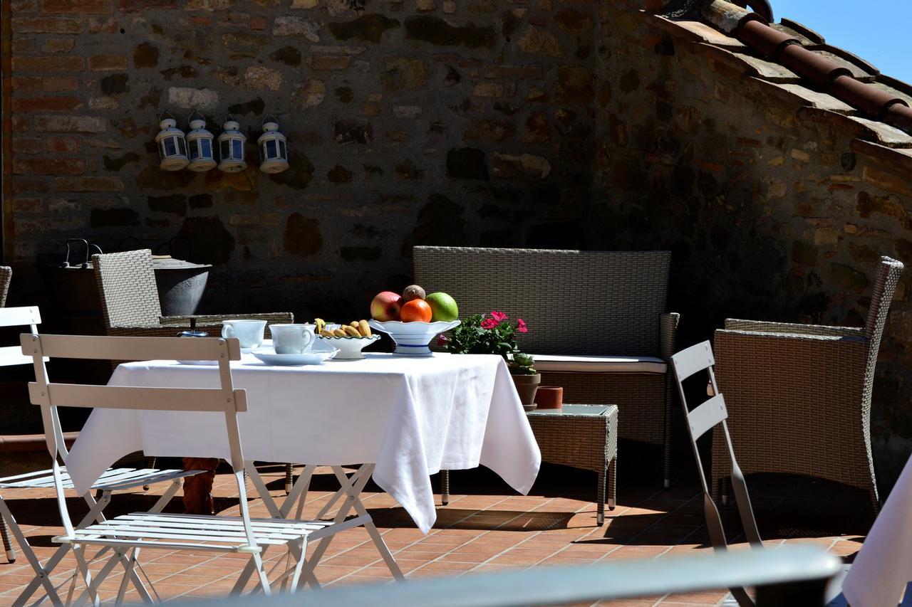 Il Palazzo Del Cardinale Bed & Breakfast มอนตาลชิโน ภายนอก รูปภาพ
