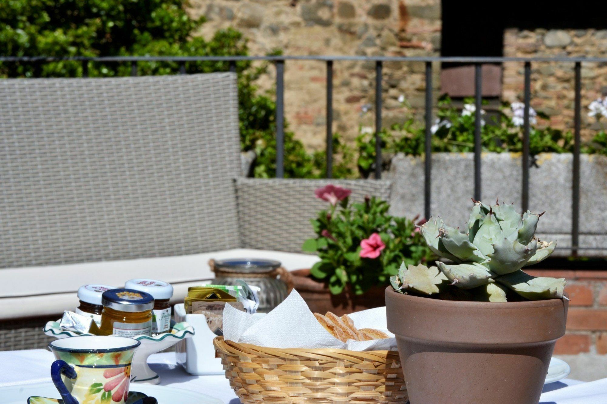Il Palazzo Del Cardinale Bed & Breakfast มอนตาลชิโน ภายนอก รูปภาพ